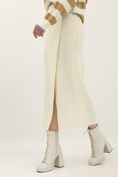 Трикотажна жіноча спідниця на запах молочного кольору 23217001