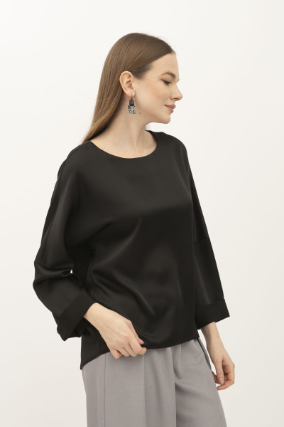 Жіноча блуза чорного кольору вільного силуету з сатину Нісса 02