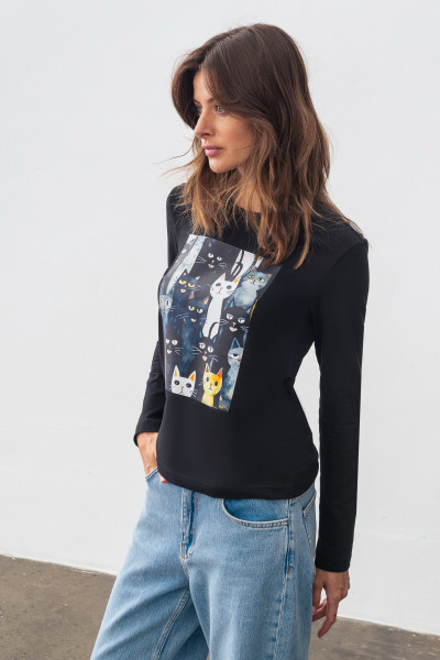 Трикотажний лонгслів чорного кольору з округлою горловиною Мелік 01