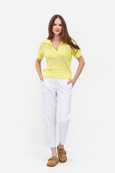 Жіночий джемпер з коміром поло жовтого кольору 25107001