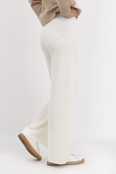 Брюки прямі трикотажні молочні 25218100