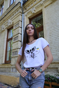 Футболка біла з авторським малюнком Футболка з сорокою