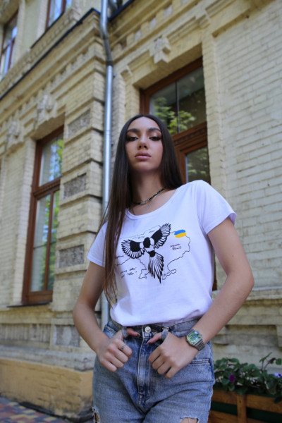 Футболка біла з авторським малюнком Футболка з сорокою