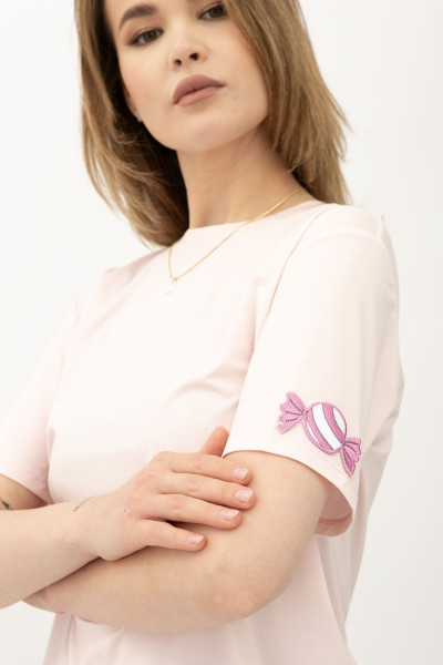 Рожева трикотажна футболка вільного крою з круглою горловиною Такка