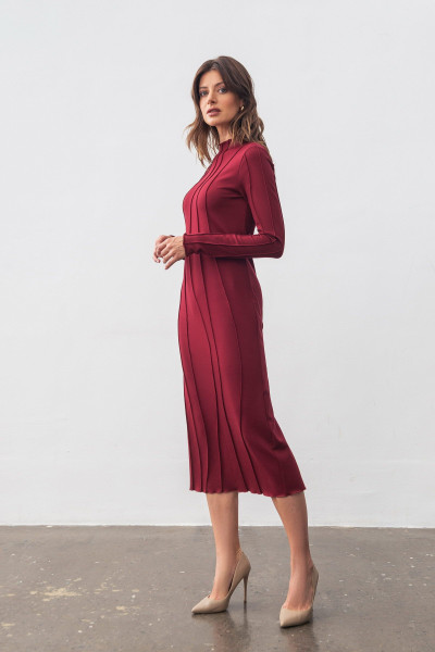 Сукня трикотажна бордова довжини міді Тіарі Сукня трикотажна бордова довжини міді Тіарі