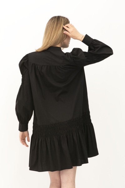 Чорне жіноче плаття А-силуету з коміром-стійкою та рюшами Лам'є 01 Чорне жіноче плаття А-силуету з коміром-стійкою та рюшами Лам'є 01