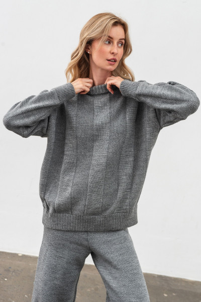 В'язаний жіночий костюм сірого кольору джемпер та штани 4608/2024 В'язаний жіночий костюм сірого кольору джемпер та штани 4608/2024