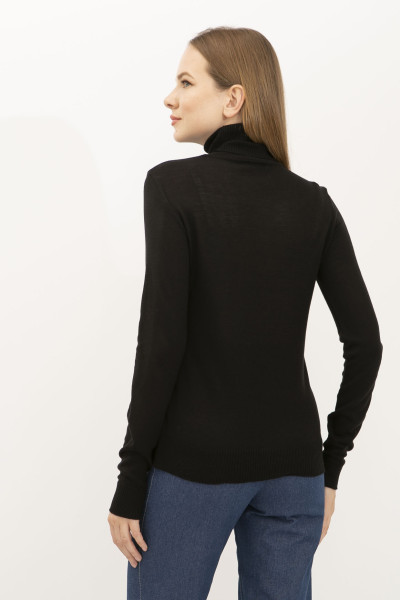 Гольф чорного кольору з високим коміром 23205000