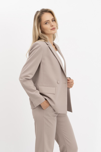 Двобортний жакет з костюмної тканини бежевого кольору Фаєрі 03