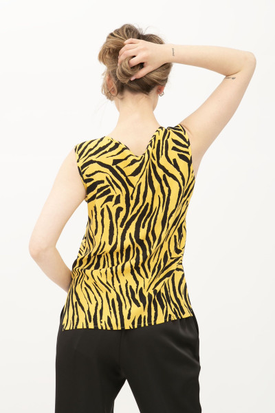 Бавовняна жіноча майка прямого силуету з анімалістичним принтом Адемі